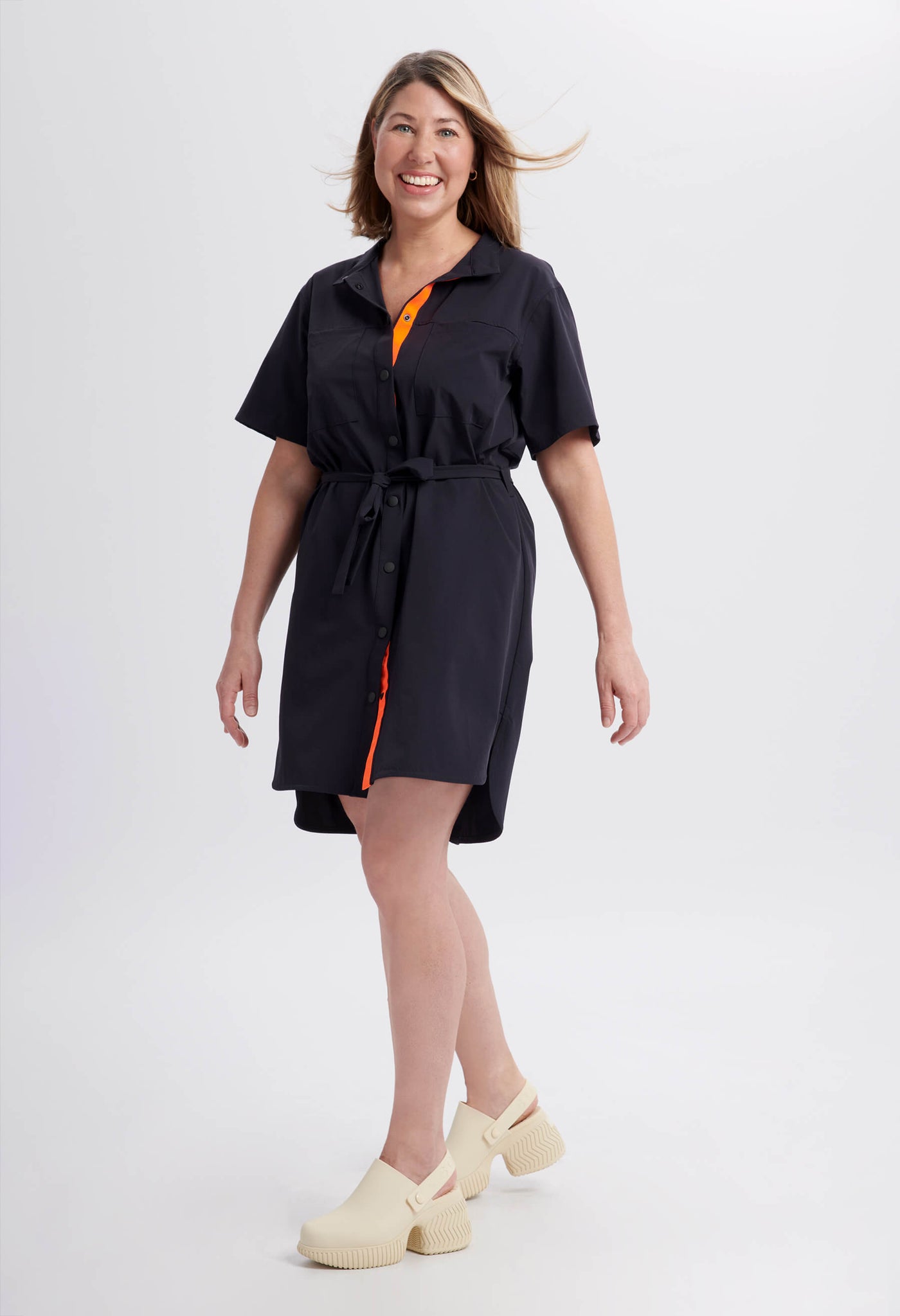 Olie - Robe chemise avec ceinture - Noir