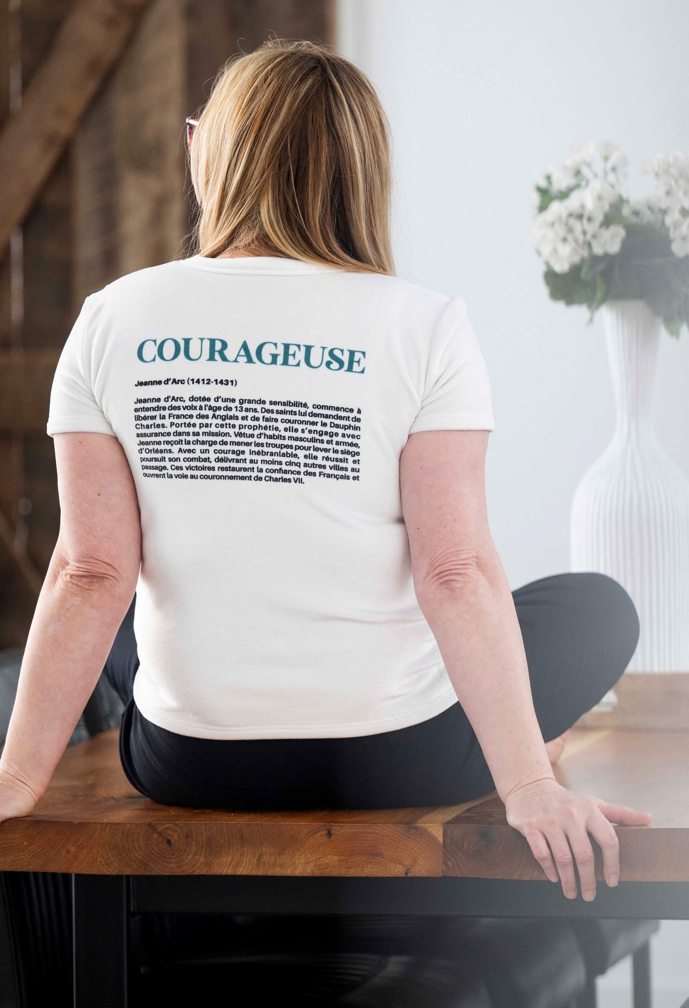 KSL X Adèle Blais : une collaboration inspirante pour le projet FORTES et ses chandails Idola mettant en lumière des femmes qui ont marqué l'histoire, dont Jeanne d'Arc, la courageuse