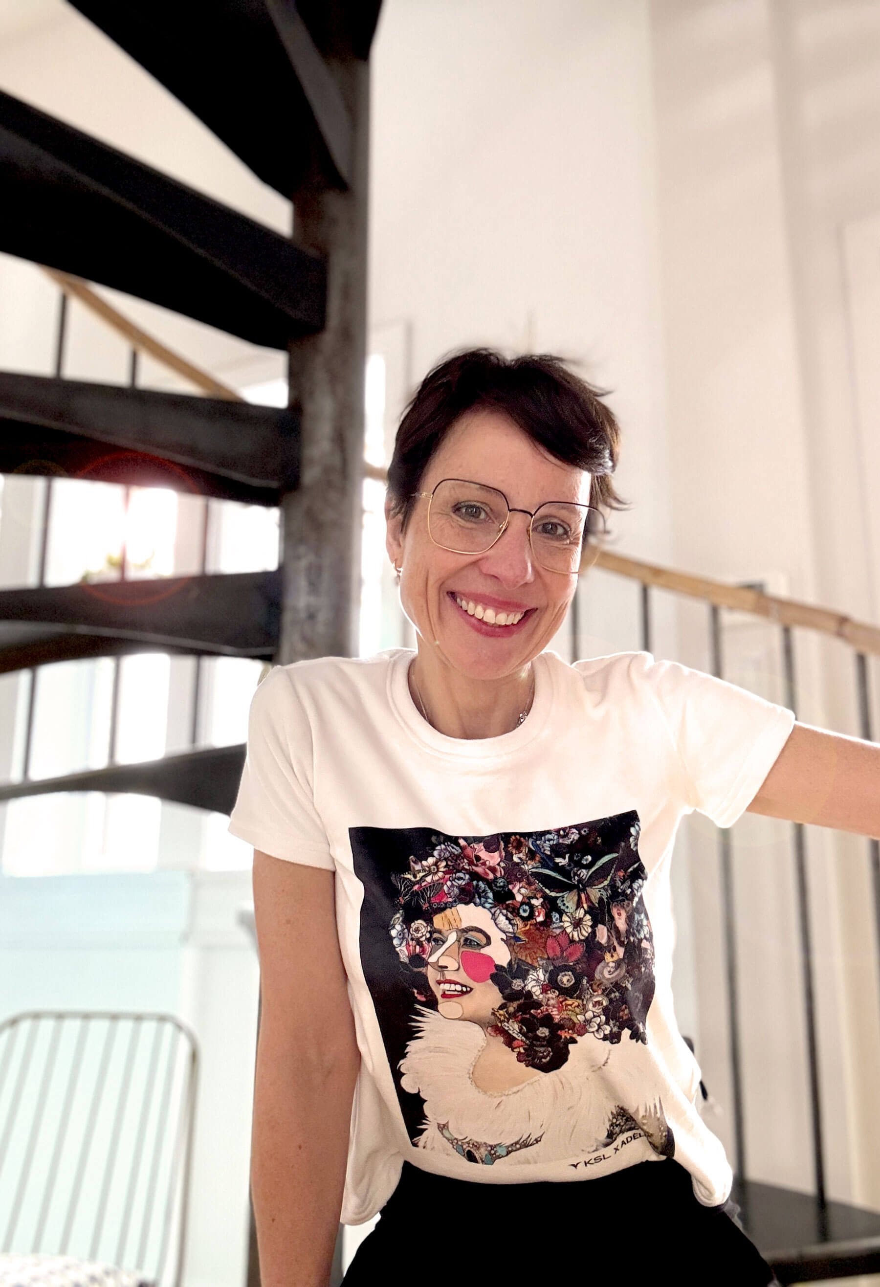 KSL X Adèle Blais : une collaboration inspirante pour le projet FORTES et ses chandails Idola mettant en lumière des femmes qui ont marqué l'histoire, dont Eva Tanguay