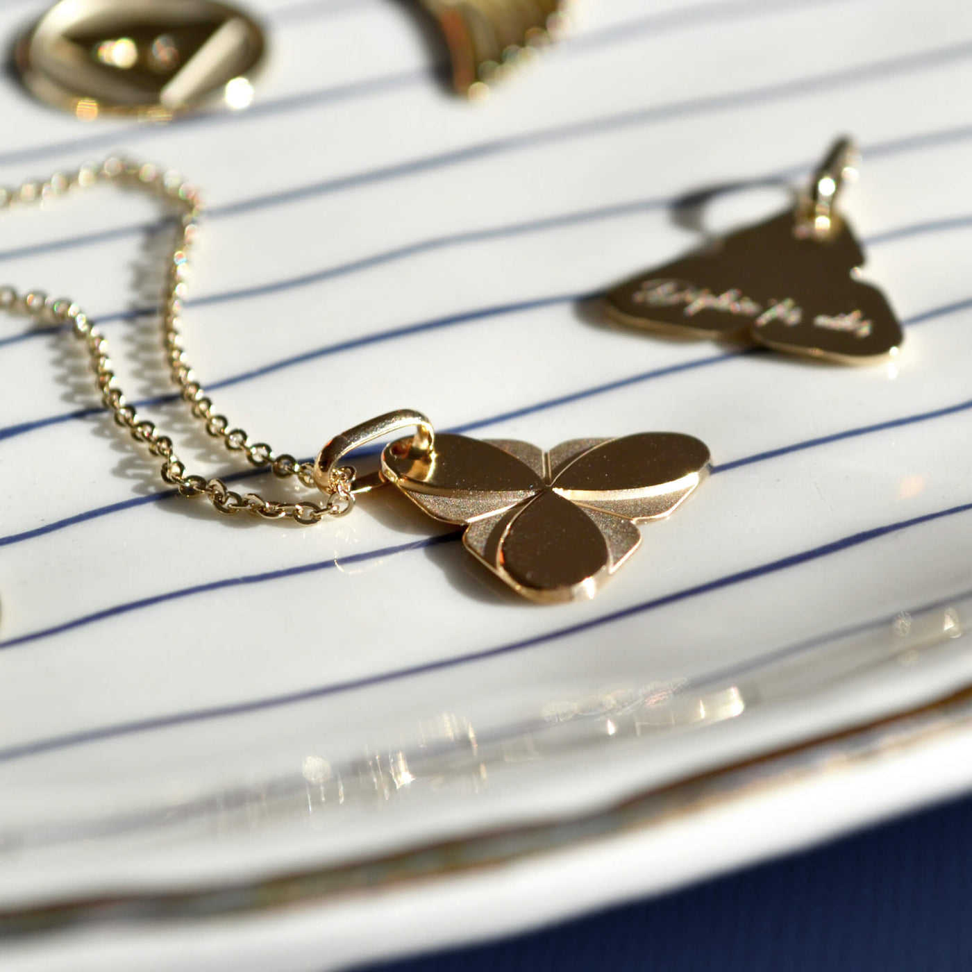 Médaillon "Déploie tes ailes"